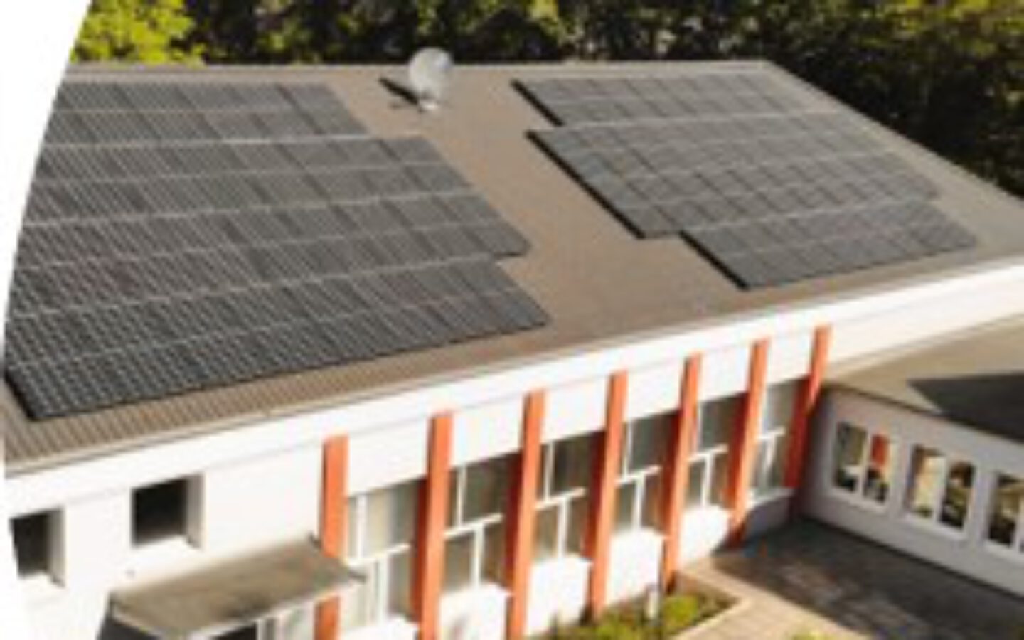 Großer Erfolg der  Photovoltaikanlage auf dem  Gemeindehaus Crange
